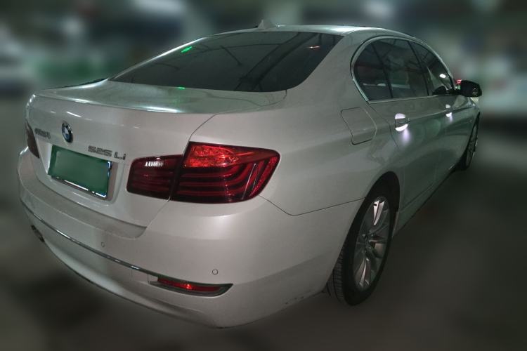 Used BMW 5 Series 2017 525Li Luxury Design Package Rear Right 45 Deg