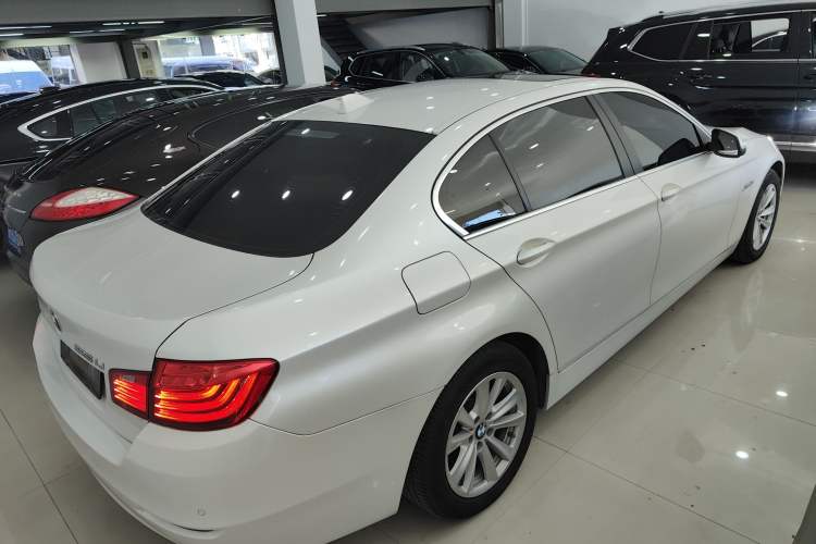 Used BMW 5 Series 2017 520Li Elegant Edition Rear Right 45 Deg