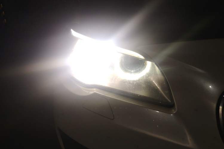 Used BMW 5 Series 2017 520Li Elegant Edition Right Front Headlight