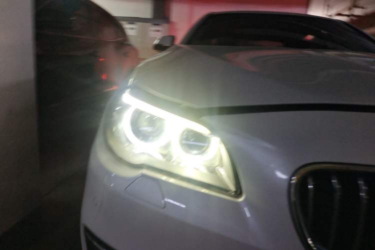 Used BMW 5 Series 2017 525Li Luxury Design Package Right Front Headlight