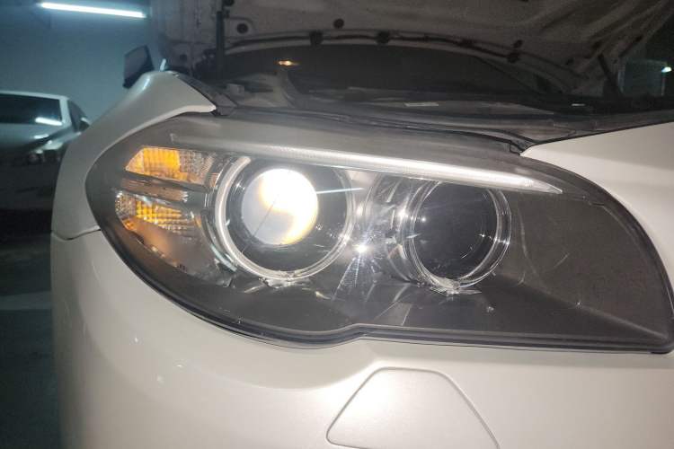 Used BMW 5 Series 2017 525Li Luxury Design Package Right Front Headlight