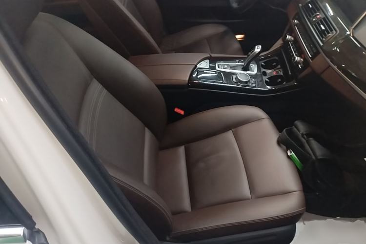 Used BMW 5 Series 2017 525Li Luxury Design Package Right Front Seat