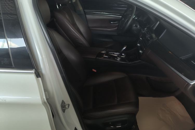 Used BMW 5 Series 2017 525Li Luxury Design Package Right Front Seat