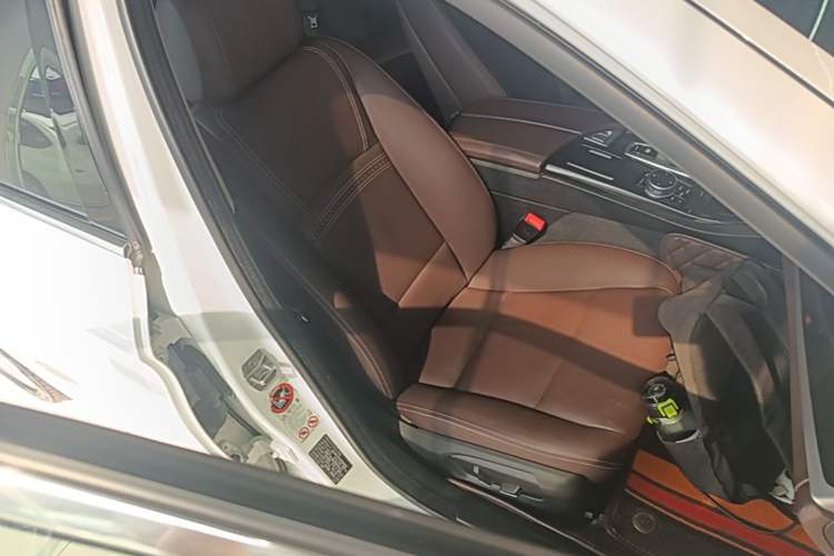 Used BMW 5 Series 2017 525Li Luxury Design Package Right Front Seat