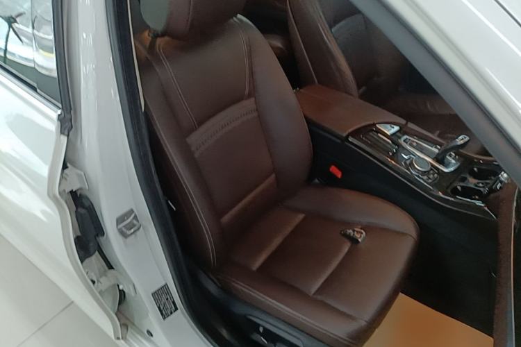 Used BMW 5 Series 2017 525Li Luxury Design Package Right Front Seat
