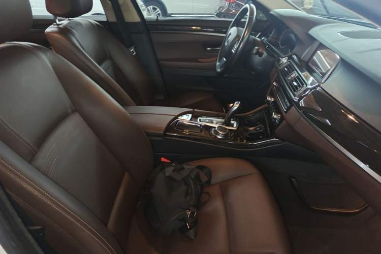 Used BMW 5 Series 2017 525Li Luxury Design Package Right Front Seat