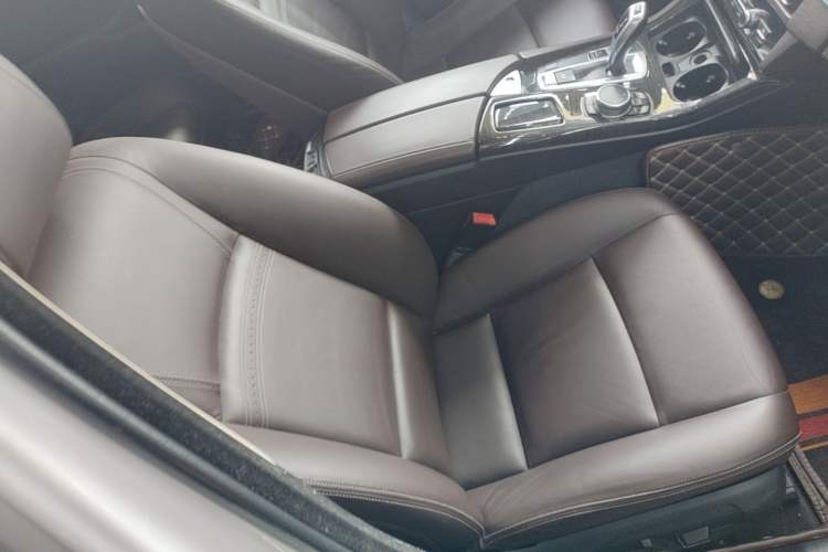 Used BMW 5 Series 2017 525Li Luxury Design Package Right Front Seat