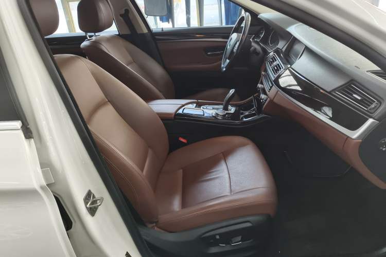 Used BMW 5 Series 2017 528Li Leading Model Right Front Seat