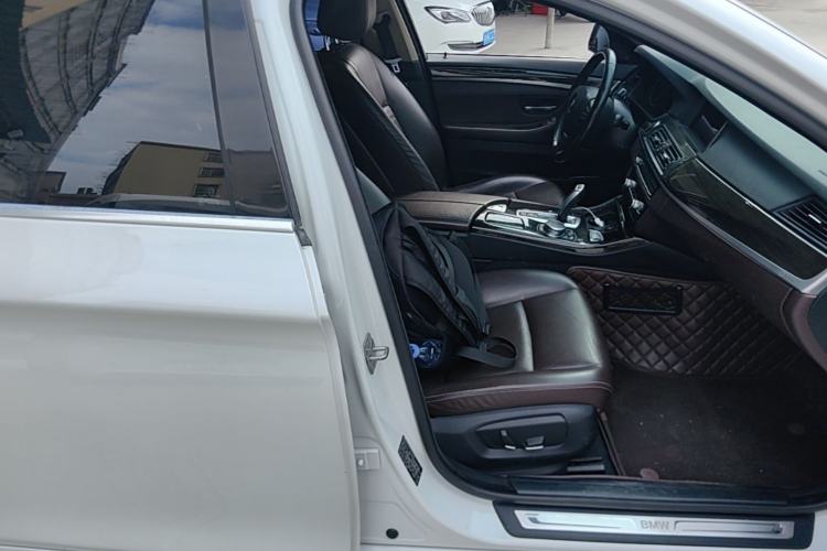 Used BMW 5 Series 2017 525Li Luxury Design Package Right Front Seat