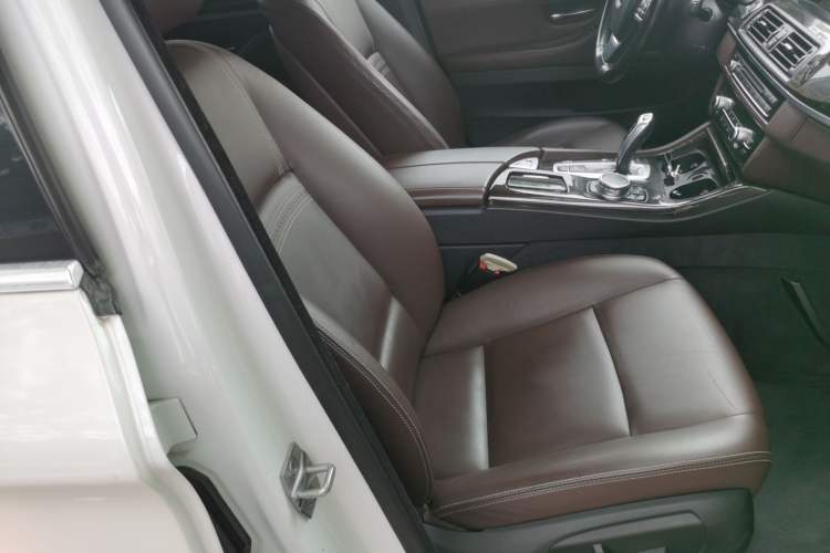 Used BMW 5 Series 2017 525Li Luxury Design Package Right Front Seat