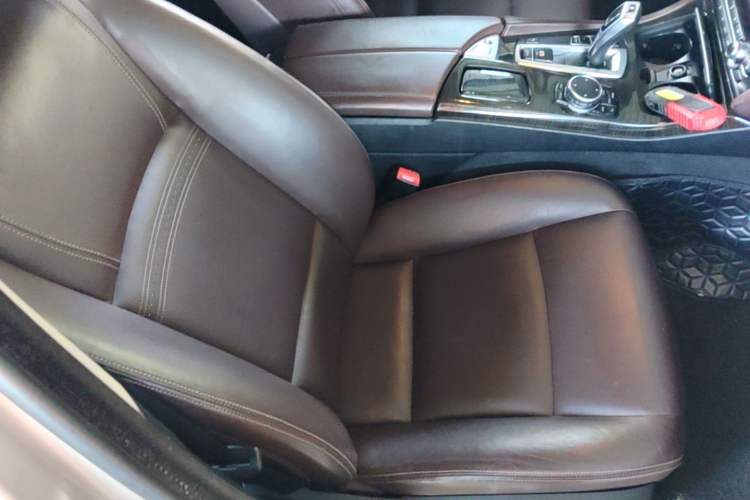Used BMW 5 Series 2017 525Li Luxury Design Package Right Front Seat