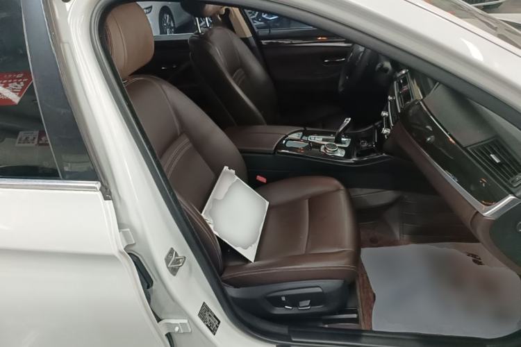 Used BMW 5 Series 2017 525Li Luxury Design Package Right Front Seat