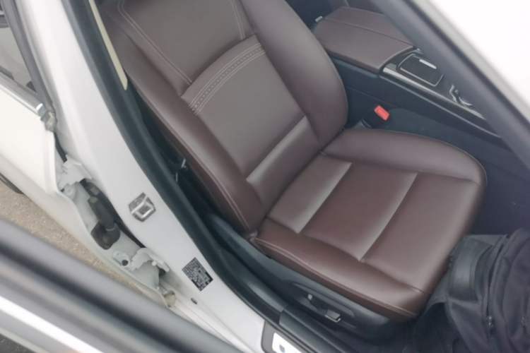 Used BMW 5 Series 2017 525Li Luxury Design Package Right Front Seat