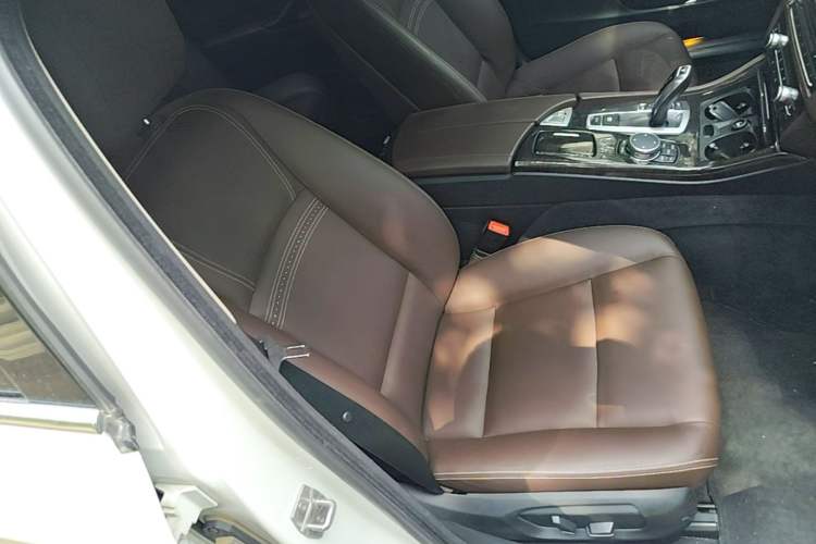 Used BMW 5 Series 2017 525Li Luxury Design Package Right Front Seat