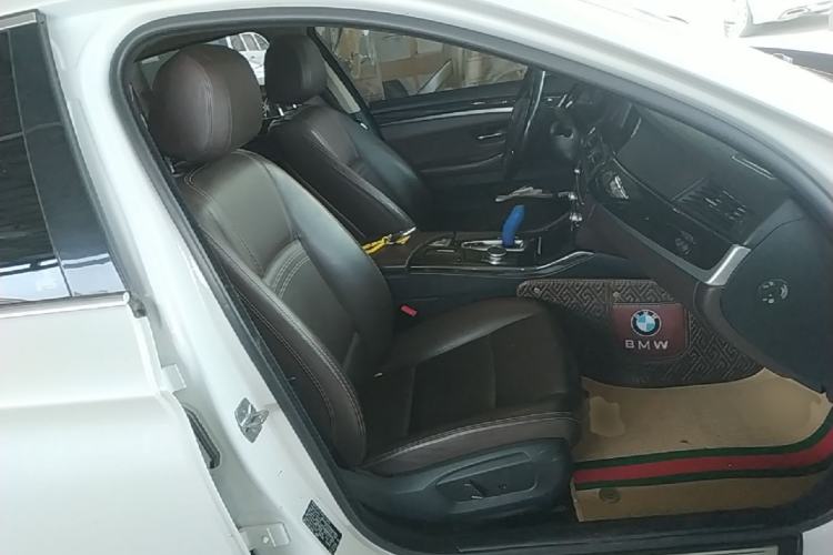Used BMW 5 Series 2017 525Li Luxury Design Package Right Front Seat