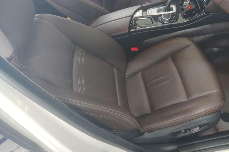 Used BMW 5 Series 2017 525Li Luxury Design Package Right Front Seat
