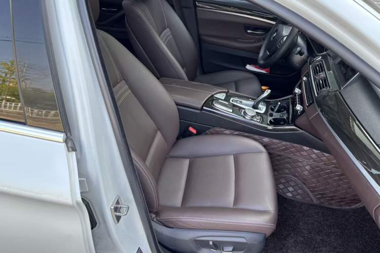 Used BMW 5 Series 2017 525Li Luxury Design Package Right Front Seat