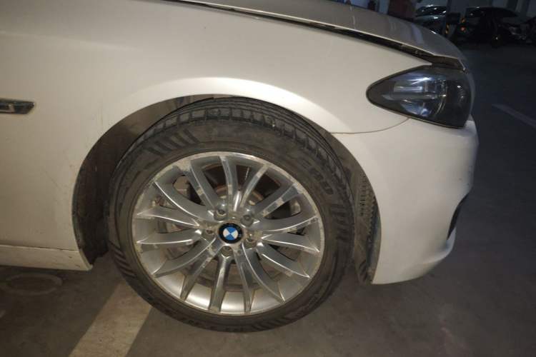 Used BMW 5 Series 2017 525Li Leading Model Right Front Wheel Hub