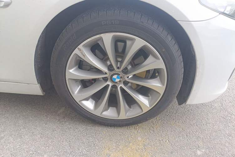Used BMW 5 Series 2017 525Li Leading Model Right Front Wheel Hub