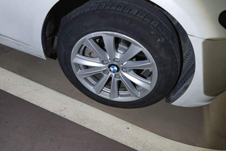 Used BMW 5 Series 2017 520Li Elegant Edition Right Front Wheel Hub