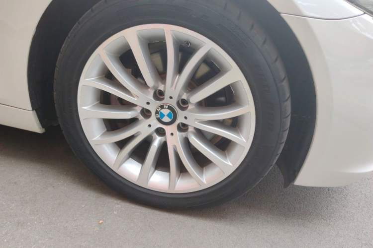 Used BMW 5 Series 2017 525Li Luxury Design Package Right Front Wheel Hub