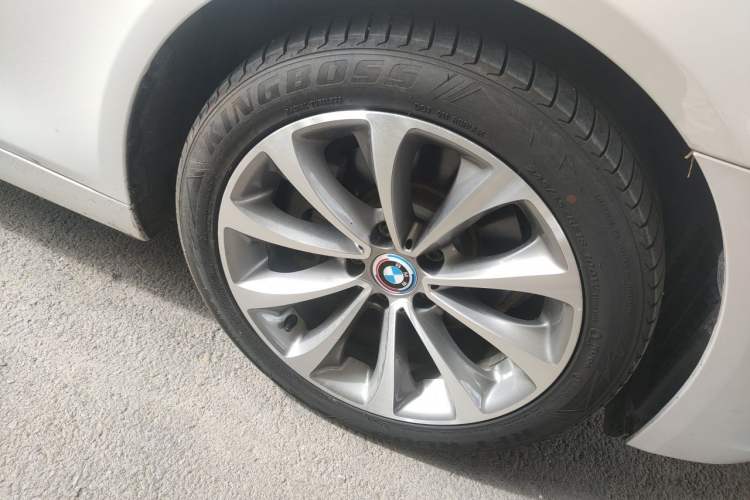 Used BMW 5 Series 2017 525Li Leading Model Right Front Wheel Hub