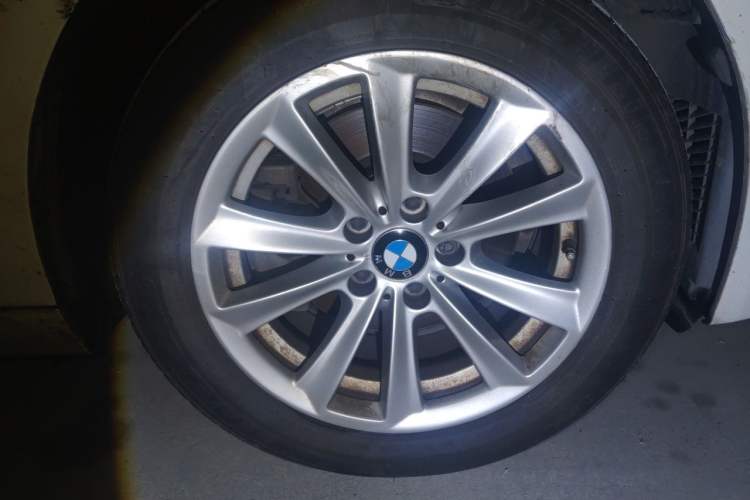 Used BMW 5 Series 2017 520Li Elegant Edition Right Front Wheel Hub