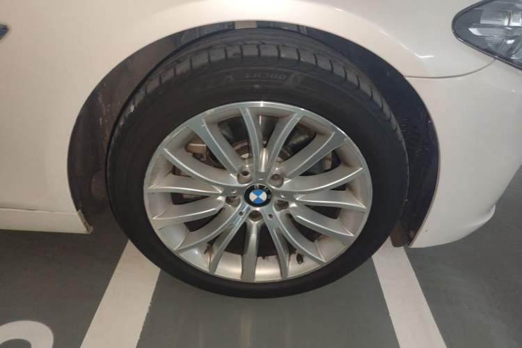 Used BMW 5 Series 2017 525Li Luxury Design Package Right Front Wheel Hub