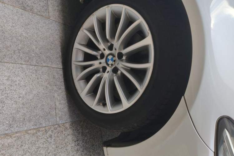 Used BMW 5 Series 2017 525Li Luxury Design Package Right Front Wheel Hub