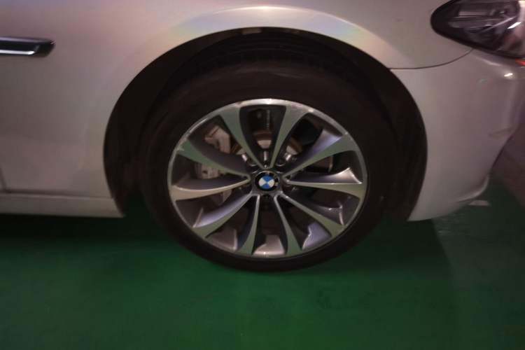 Used BMW 5 Series 2017 528Li Leading Model Right Front Wheel Hub
