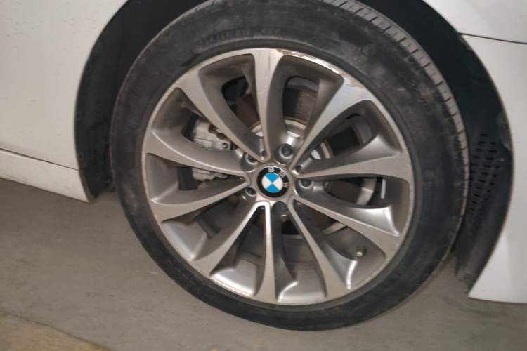 Used BMW 5 Series 2017 525Li Leading Model Right Front Wheel Hub