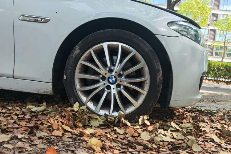 Used BMW 5 Series 2017 525Li Luxury Design Package Right Front Wheel Hub