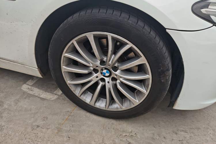 Used BMW 5 Series 2017 525Li Luxury Design Package Right Front Wheel Hub