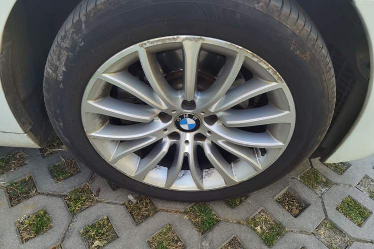 Used BMW 5 Series 2017 525Li Luxury Design Package Right Front Wheel Hub
