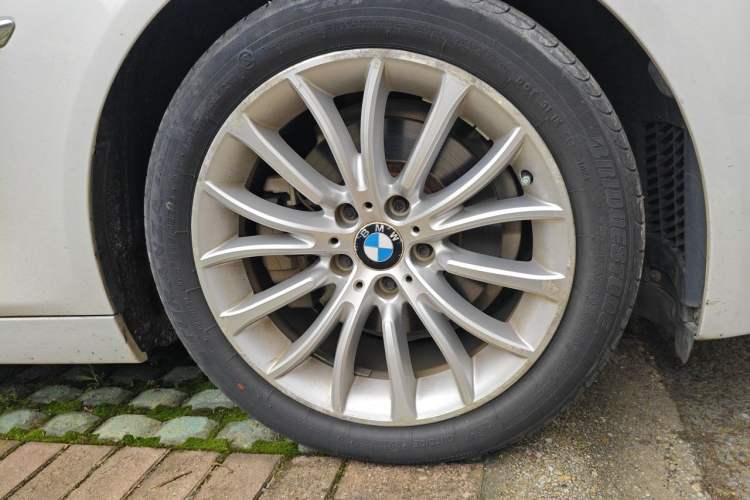 Used BMW 5 Series 2017 525Li Luxury Design Package Right Front Wheel Hub