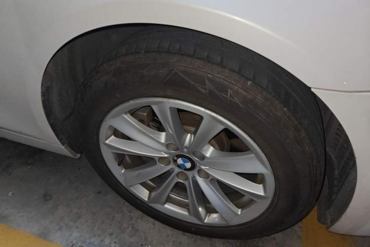 Used BMW 5 Series 2017 520Li Elegant Edition Right Front Wheel Hub
