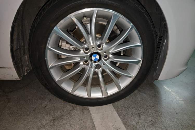 Used BMW 5 Series 2017 525Li Luxury Design Package Right Front Wheel Hub