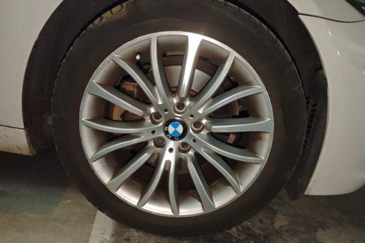Used BMW 5 Series 2017 525Li Luxury Design Package Right Front Wheel Hub