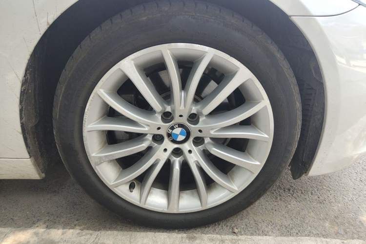 Used BMW 5 Series 2017 525Li Luxury Design Package Right Front Wheel Hub