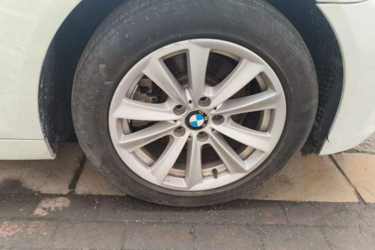 Used BMW 5 Series 2017 520Li Elegant Edition Right Front Wheel Hub