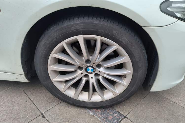 Used BMW 5 Series 2017 525Li Luxury Design Package Right Front Wheel Hub