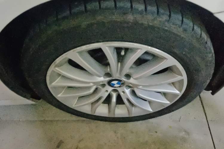 Used BMW 5 Series 2017 525Li Luxury Design Package Right Front Wheel Hub