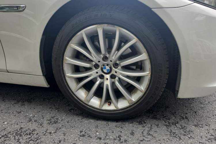 Used BMW 5 Series 2017 525Li Luxury Design Package Right Front Wheel Hub