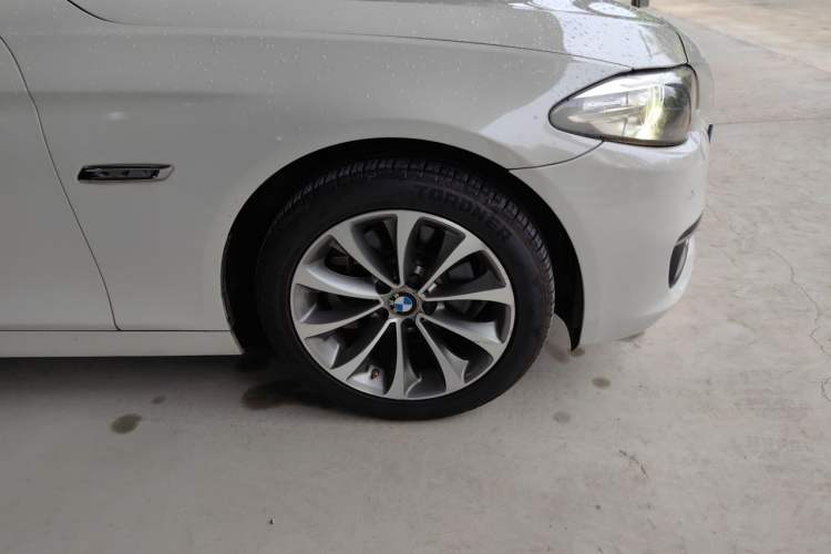 Used BMW 5 Series 2017 525Li Leading Model Right Front Wheel Hub