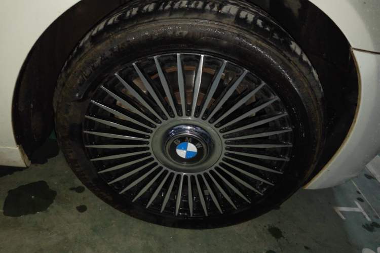 Used BMW 5 Series 2017 525Li Leading Model Right Front Wheel Hub