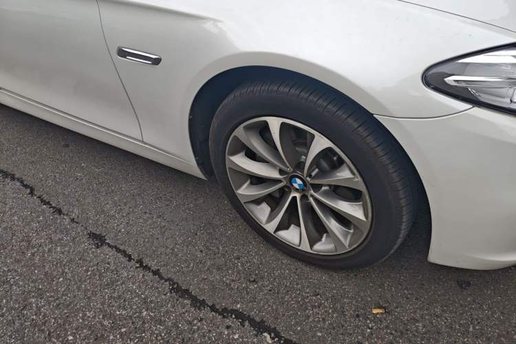 Used BMW 5 Series 2017 528Li Leading Model Right Front Wheel Hub