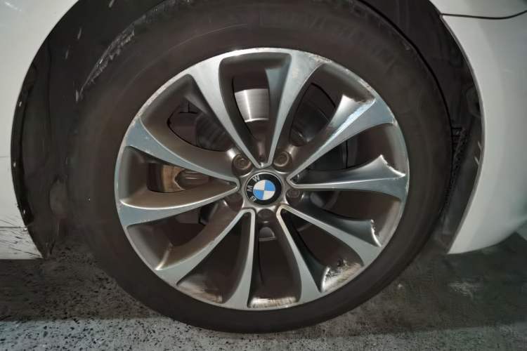Used BMW 5 Series 2017 525Li Leading Model Right Front Wheel Hub