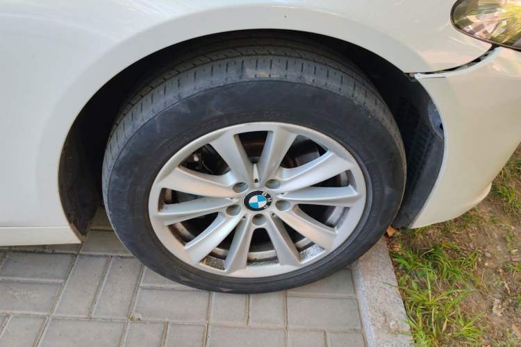 Used BMW 5 Series 2017 520Li Elegant Edition Right Front Wheel Hub
