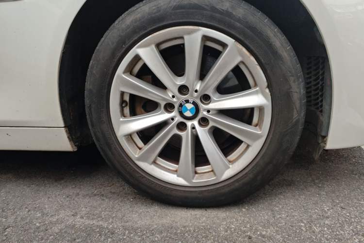 Used BMW 5 Series 2017 520Li Elegant Edition Right Front Wheel Hub