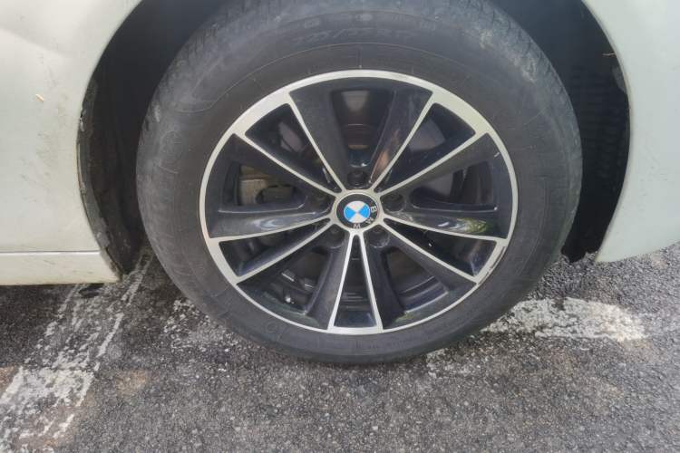 Used BMW 5 Series 2017 520Li Elegant Edition Right Front Wheel Hub